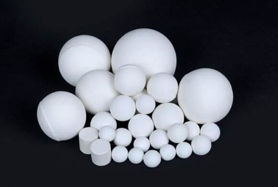 Hoher Reinheitsgrad-Aluminiumoxid-Bälle 10 Millimeter-Tonerde-reibender Medien-Ball-keramischer Bereich