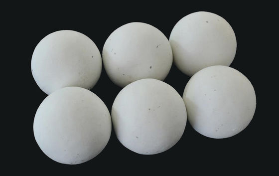 92% träge Ball-Tonerde-reibender Ball Tonerde-Al2O3 als das Hilfsmaterial
